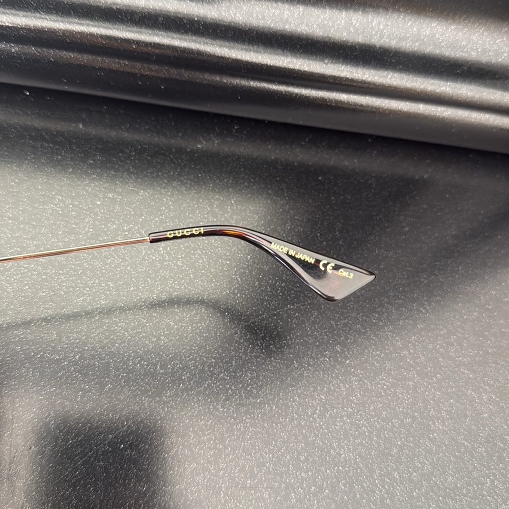 Gucci Sunglasses with Green and Gold Accents. WORN 2X - Picture 12 of 12